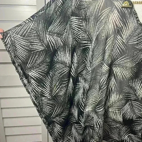 Michael Kors Palm Print V-Neck Poncho Tunic Top Size 1X Black, White & Gold - Picture 4 of 7